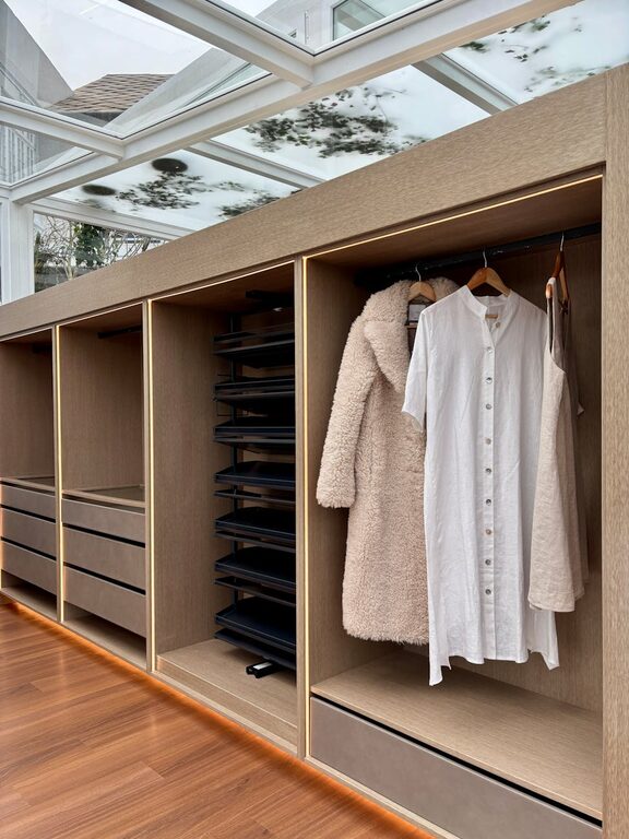 How to Build a Basic Capsule Wardrobe for Effortless Style
